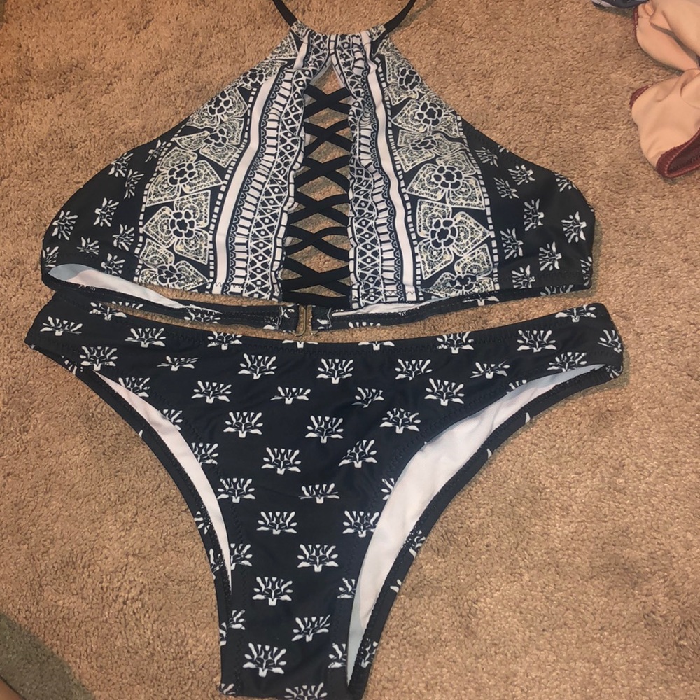 Cup she halter bikini